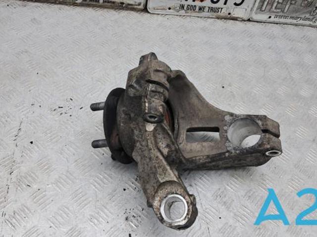 Цапфа поворотна права LR109399 LAND ROVER