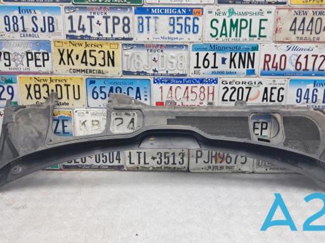 Водостік лобового скла, жабо LR111639 LAND ROVER