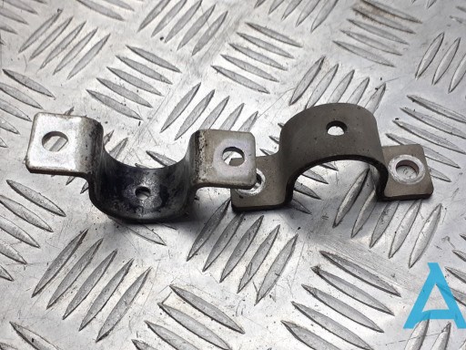 Хомут кріплення втулки стабілізатора, переднього MR403646 MITSUBISHI