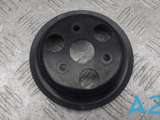 Шків водяного насоса PE0215131 MAZDA