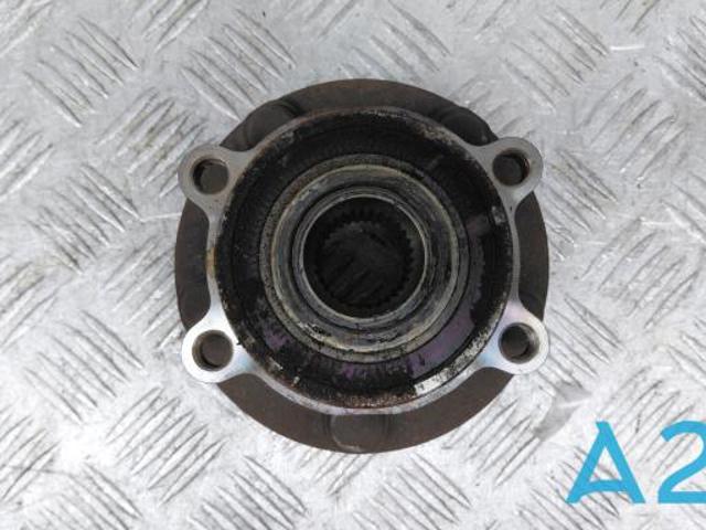 Маточина колеса передня TK483304XB MAZDA