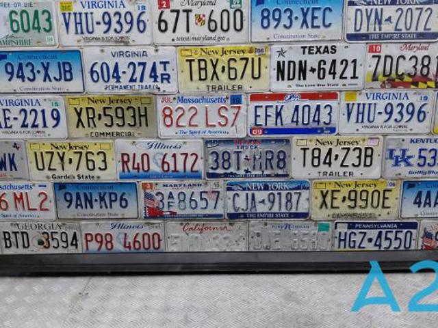 Накладка зовнішня (молдинг) порога, правий TK4851P40B MAZDA