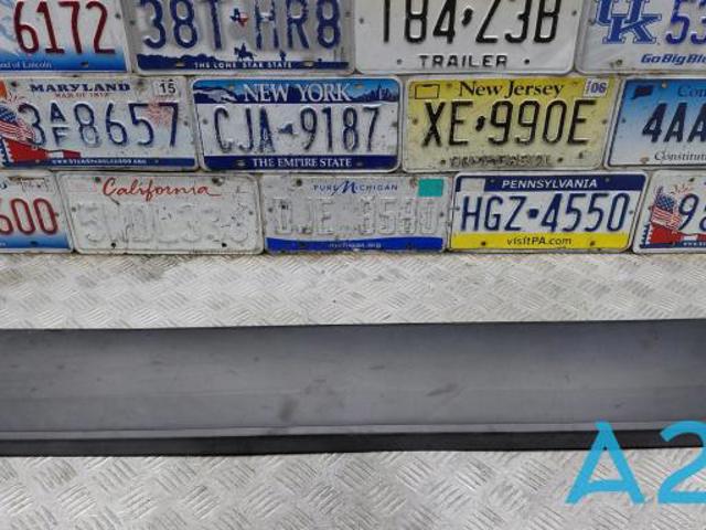 Накладка передньої правої двері TK4851RA0B MAZDA