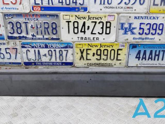 Накладка передніх лівих дверей TK4851RB0B MAZDA