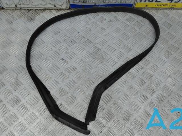 Ущільнювач капота TK4856770 MAZDA