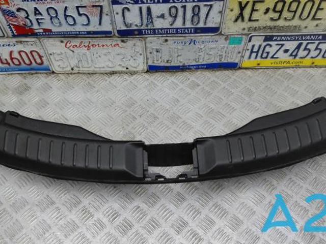 Накладка задньої панелі багажника TM526889X02 MAZDA