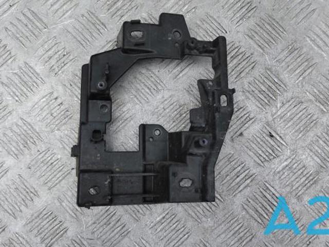 Кронштейн кріплення протитуманною фари, правої TN3951684 MAZDA