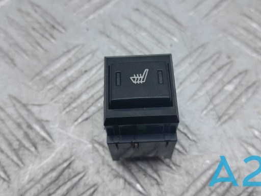 Кнопка включення обігріву сидіння YUF500120PVJ LAND ROVER