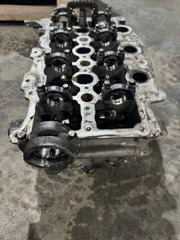 Головка блоку циліндрів (ГБЦ), права 1311302 LAND ROVER