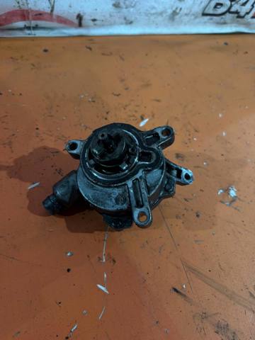 Насос вакуумний 30677904 VOLVO
