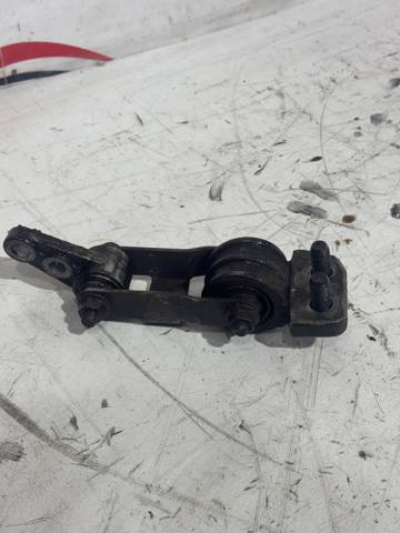 Подушка (опора) двигуна, нижня 30680750 VOLVO