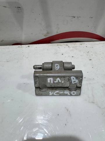 Дверний шарнір водійських дверей 30784907 VOLVO