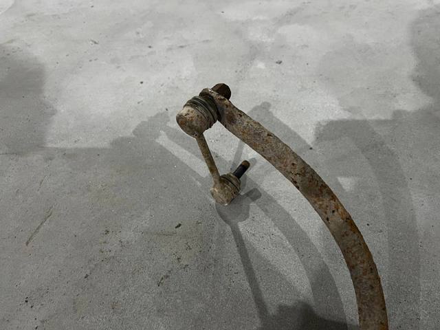 Яйця на стабілізаторі задні Вольво V70 1