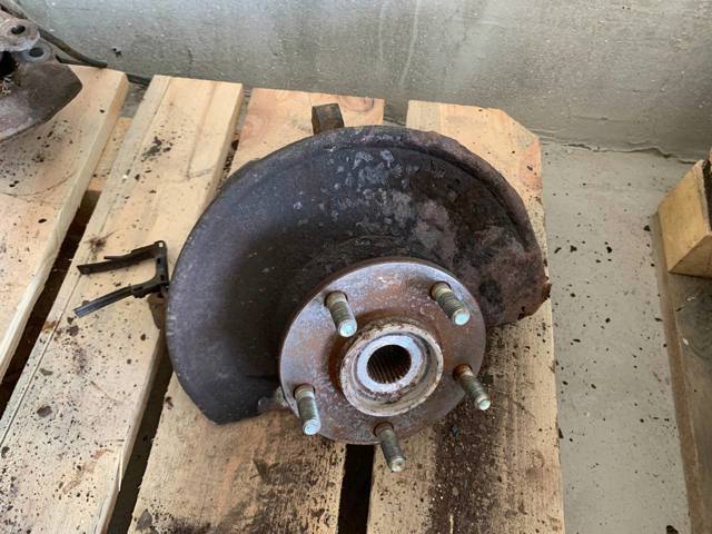 Маточина колеса передня 3880A018 MITSUBISHI