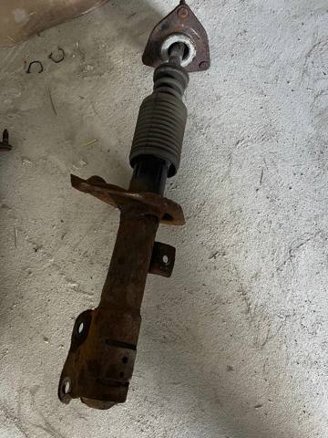 Стійка передня права 4060A066 MITSUBISHI