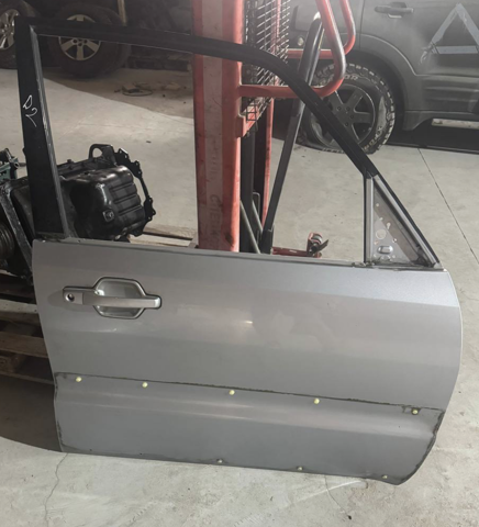 Пасажирські передні двері 5700A452 MITSUBISHI