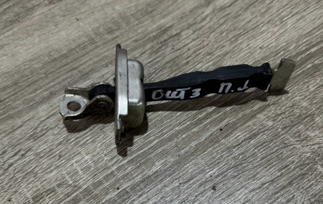 Обмежувач відкриття дверей, передній 5702A149 MITSUBISHI