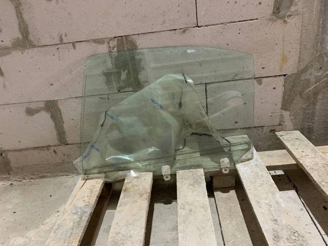 Скло задньої двері лівої 5736A025 MITSUBISHI