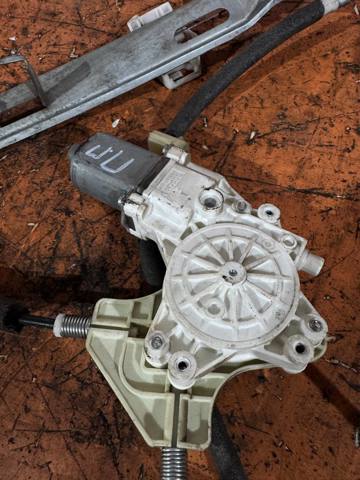 Двигун склопідіймача двері передньої, правої 68002898AA CHRYSLER