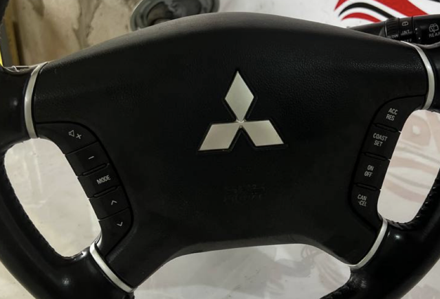 Подушка в кермі 7030A805XA MITSUBISHI