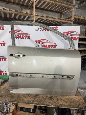 Дверка передня права 801002354R RENAULT