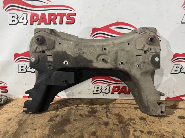 Балка передньої підвіски, підрамник 8200742904 RENAULT