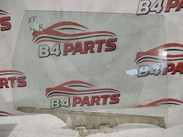 Скло задньої двері правої 823008H300 NISSAN