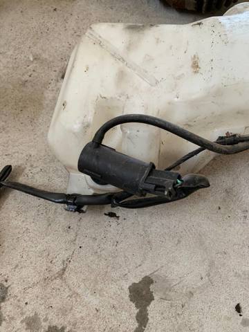 Насос омивача заднього 8260A464 MITSUBISHI