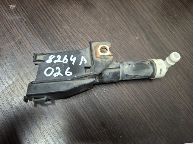Сопло омивача фари передньої, правої 8264A026 MITSUBISHI