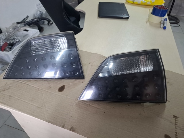 Задня ліва внутрішня фара 8331A005 MITSUBISHI