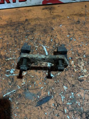 Скоба супорту заднього 8602902 VOLVO