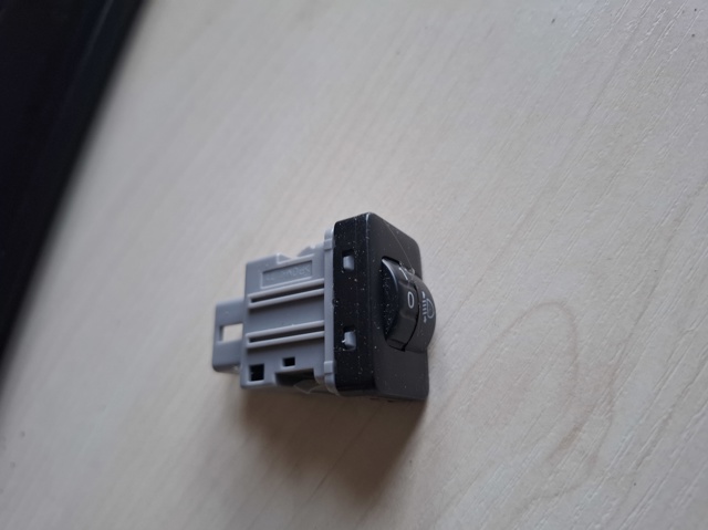 Кнопка коректора фар 8614A138 MITSUBISHI