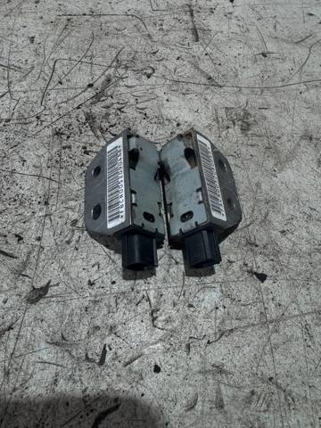 Датчик Ейрбег передній 988318H325 NISSAN