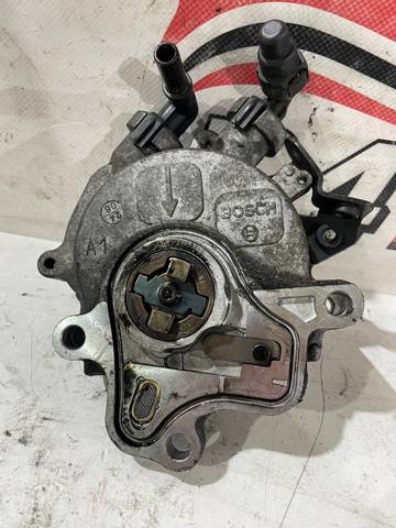 Насос вакуумний LR006649 LAND ROVER