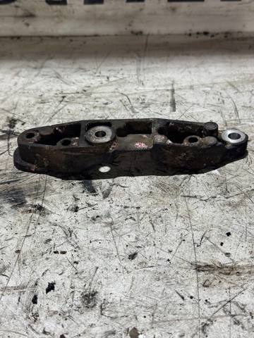 Кронштейн компресора кондиціонера LR013376 LAND ROVER