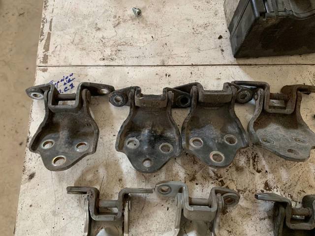 Петля передніх дверей, правою MB574274 MITSUBISHI
