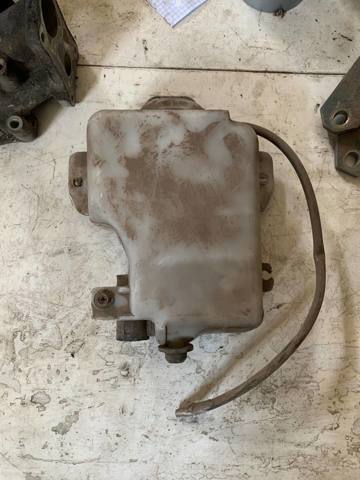 Бачок омивача скла дверей задка MB628750 MITSUBISHI