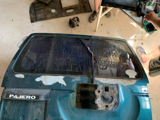 Задня ляда MB860571 MITSUBISHI