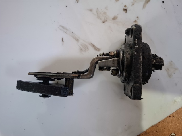 Датчик рівня масла двигуна MD302295 MITSUBISHI
