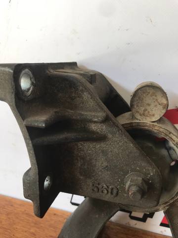 Кронштейн подушки (опори) двигуна, правої MD369262 MITSUBISHI