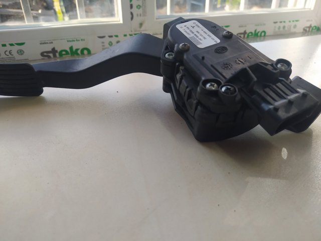 Підаль газу MN125792 MITSUBISHI