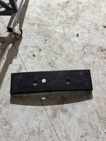 Кріплення переднього номера автомобіля MN126465 MITSUBISHI