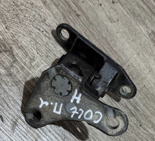 Петля задніх лівих дверей MN127865 MITSUBISHI