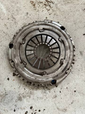 Корзина зчеплення MN130493 MITSUBISHI