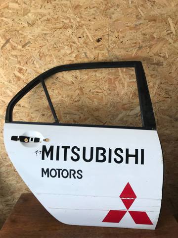 Двері пасажирські задні праві MN150440 MITSUBISHI