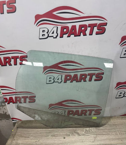 Скло заднє праве MN152032 MITSUBISHI