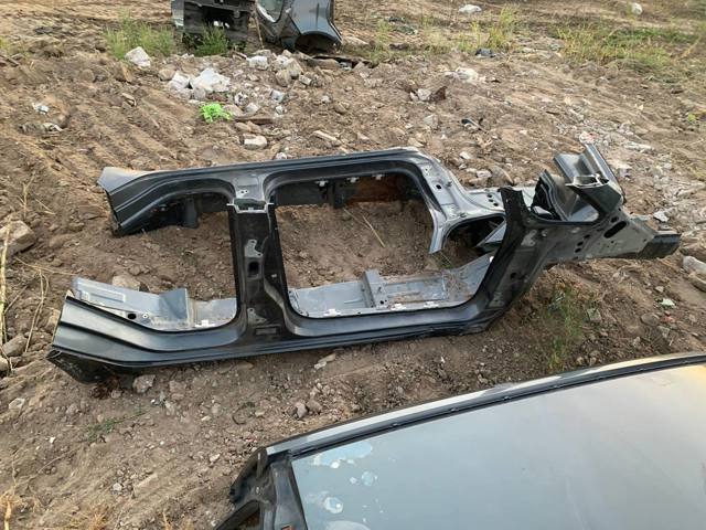 Поріг зовнішній правий MN161584 MITSUBISHI