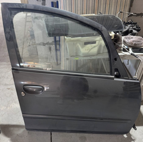 Пасажирські передні двері MN161884 MITSUBISHI