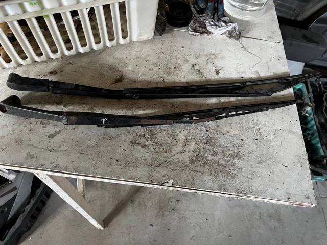 Повідок склоочисника MR192097 MITSUBISHI