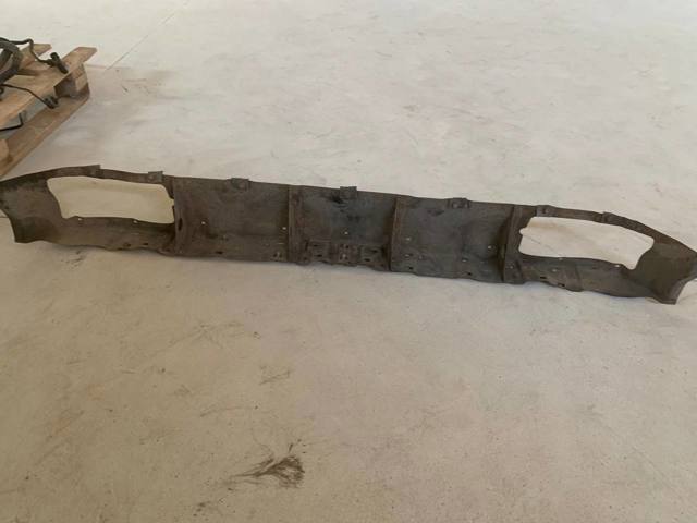 Шина бампера заднього Mitsubishi Pajero III